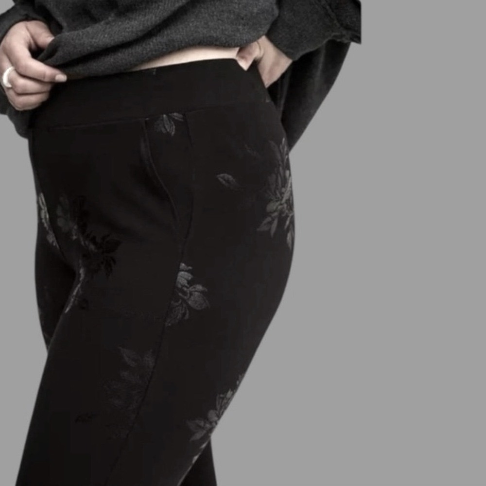 Torrid Black-on-Black Subtle Floral Design Leggings NWT Size 3X